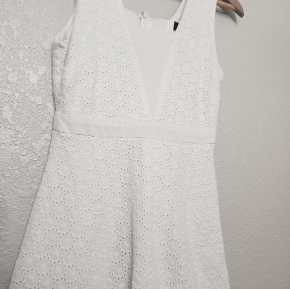 Love Reign Jr Women's White Fit & flare Eyelet Sleeveless dress Small Short - Picture 3 of 11